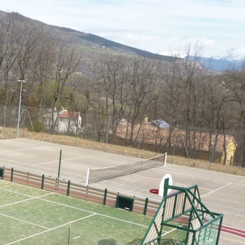 TERRAIN DE TENNIS